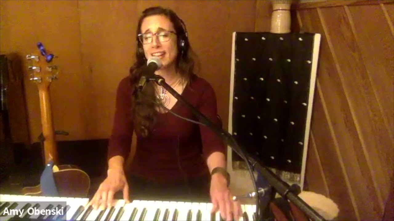 Live looping singer-songwriter Amy Obenski